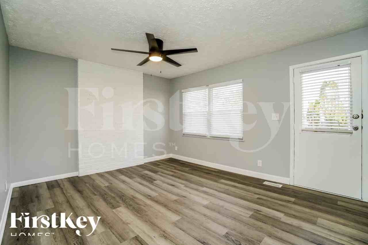 614 Palace Ln - Photo 7 of 18