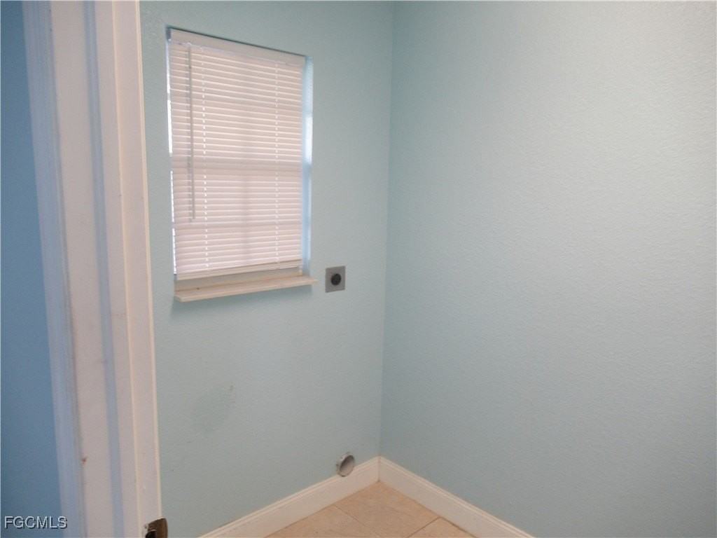 2026 Ne 25th St - Photo 5 of 12