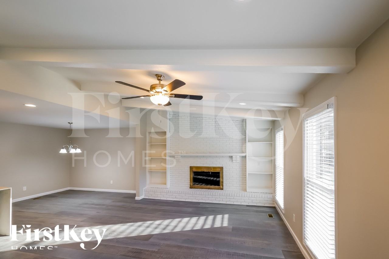 2067 Longmeadow Ln - Photo 5 of 18