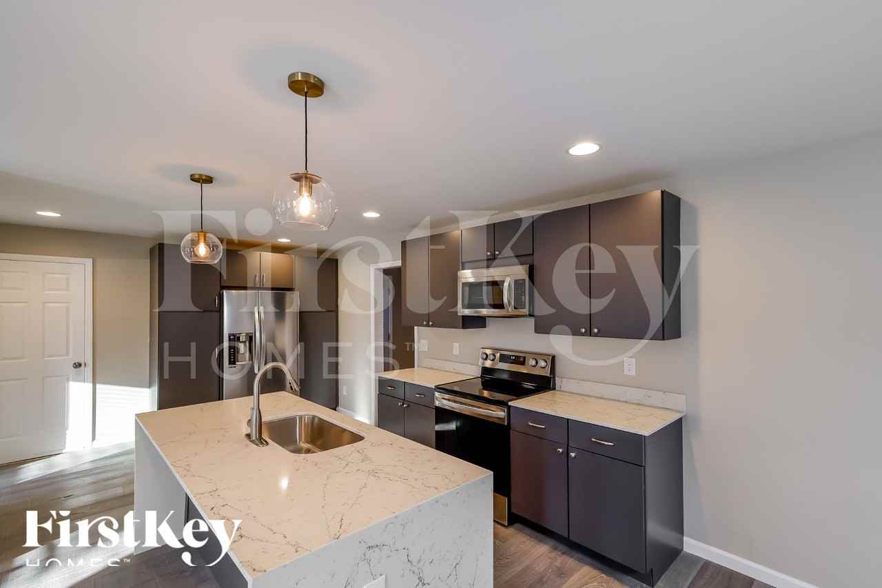 2067 Longmeadow Ln - Photo 7 of 18