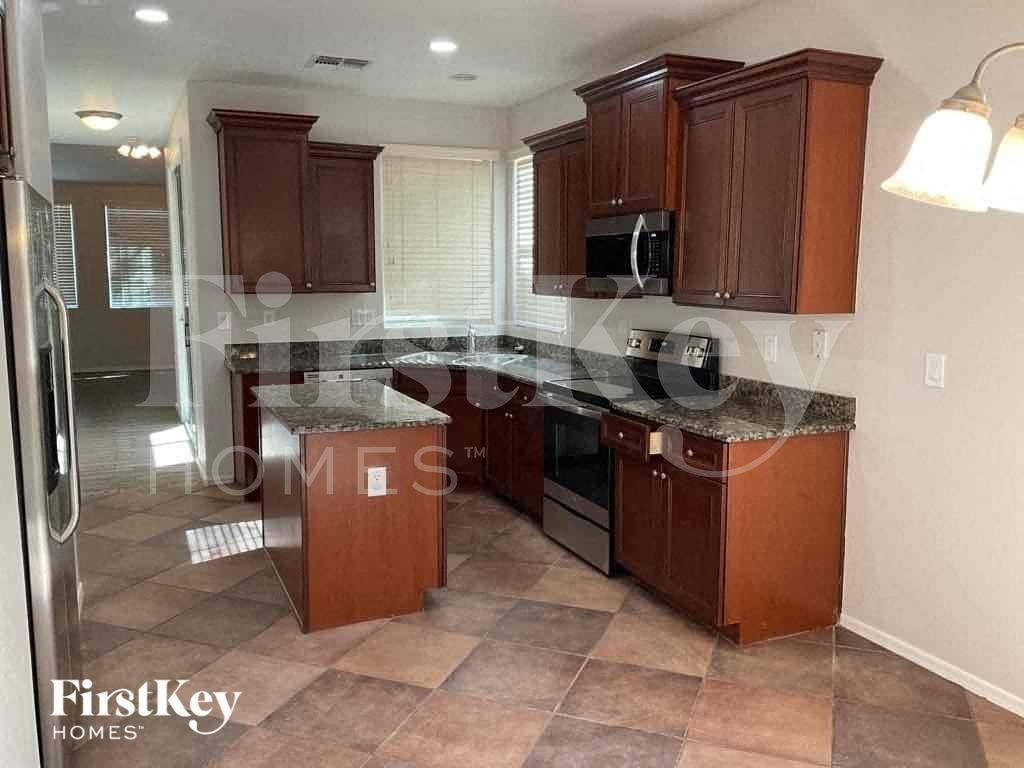 4151 E Oakland St - Photo 4 of 12