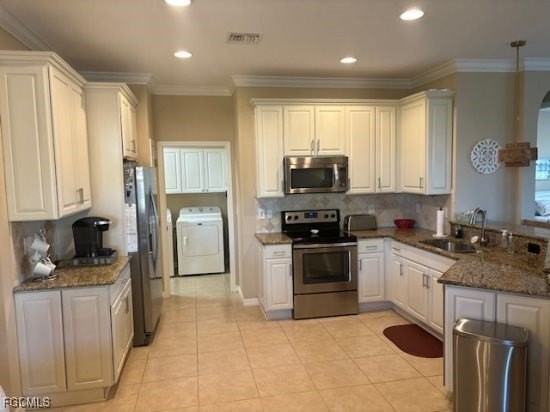 10700 Cetrella Dr - Photo 3 of 24