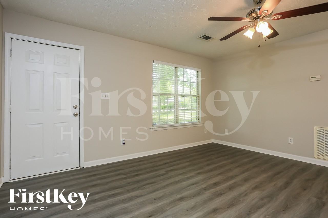 252 Pine Valley Dr - Photo 2 of 18