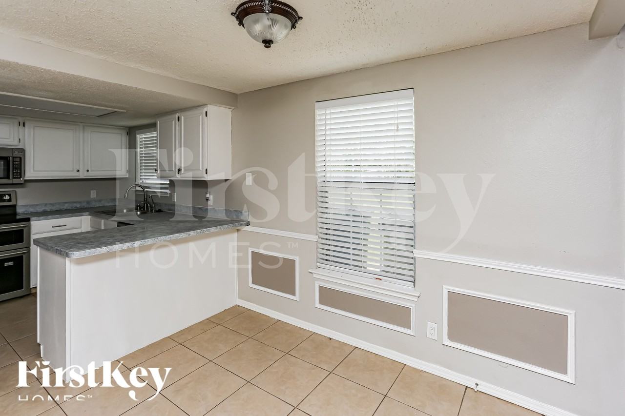 1317 Nicole Way - Photo 4 of 18