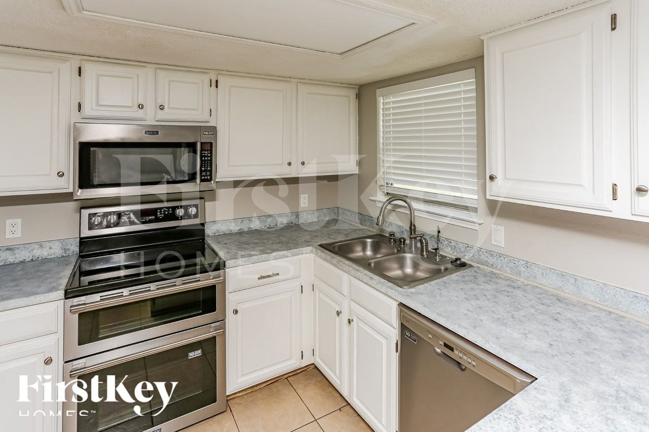 1317 Nicole Way - Photo 5 of 18