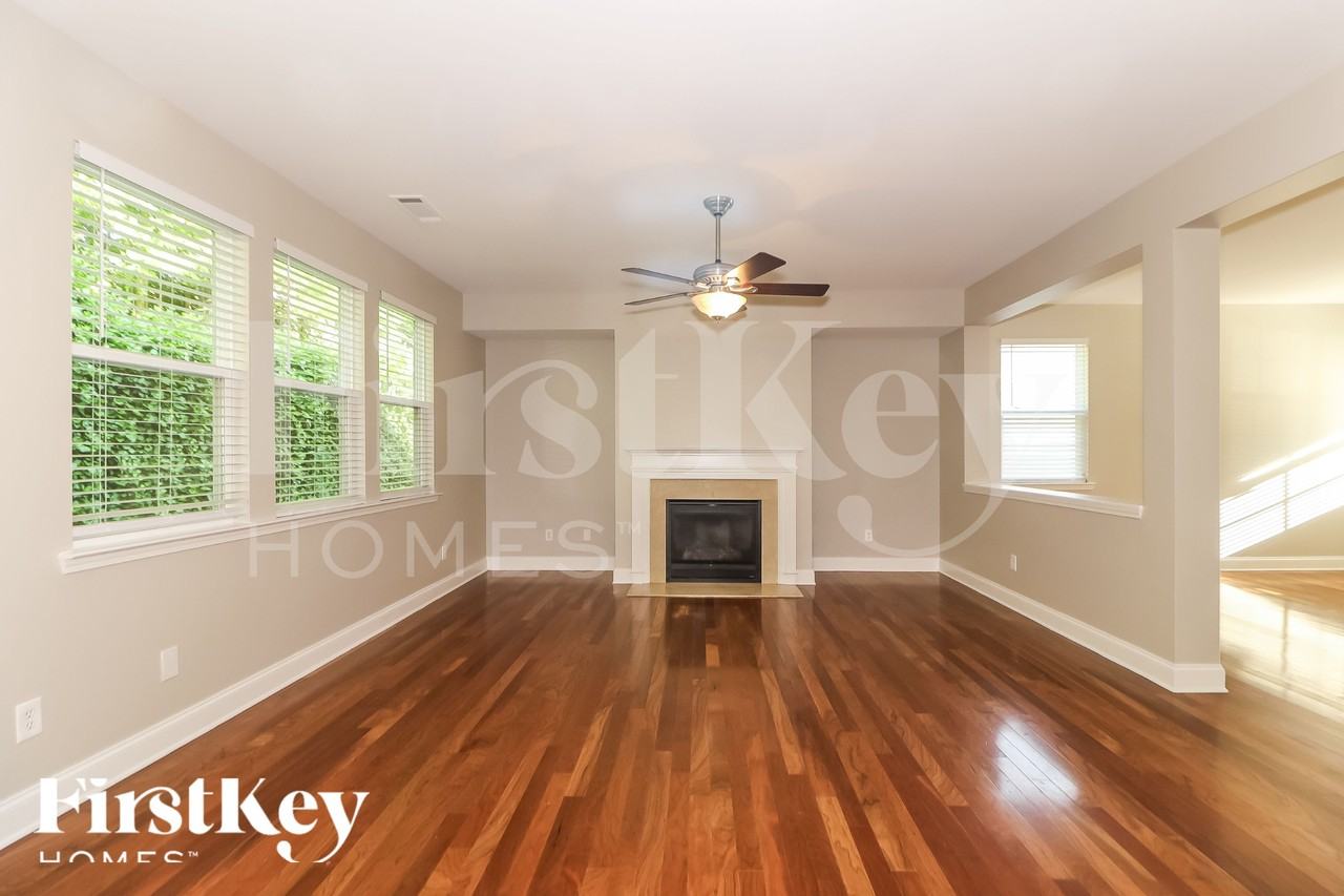 422 Howell Xing - Photo 3 of 18