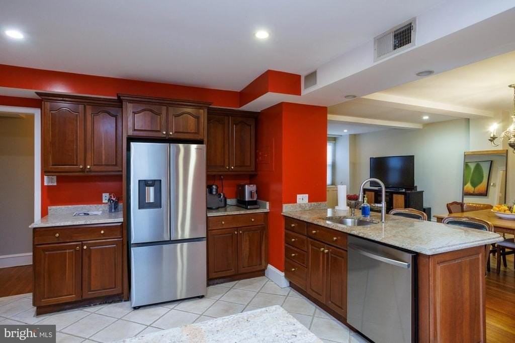 1901 Walnut St #2E - Photo 7 of 22