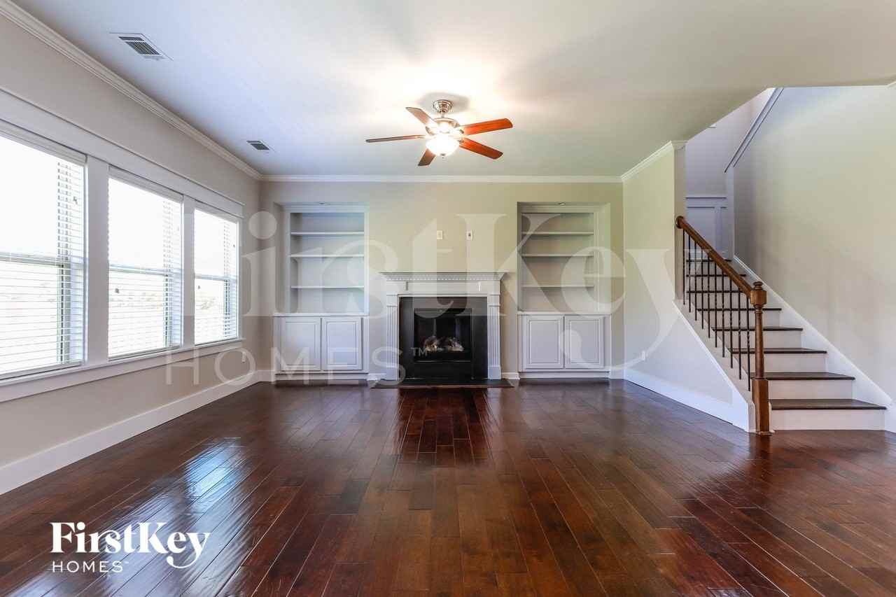 4518 Abbey Ln - Photo 3 of 15