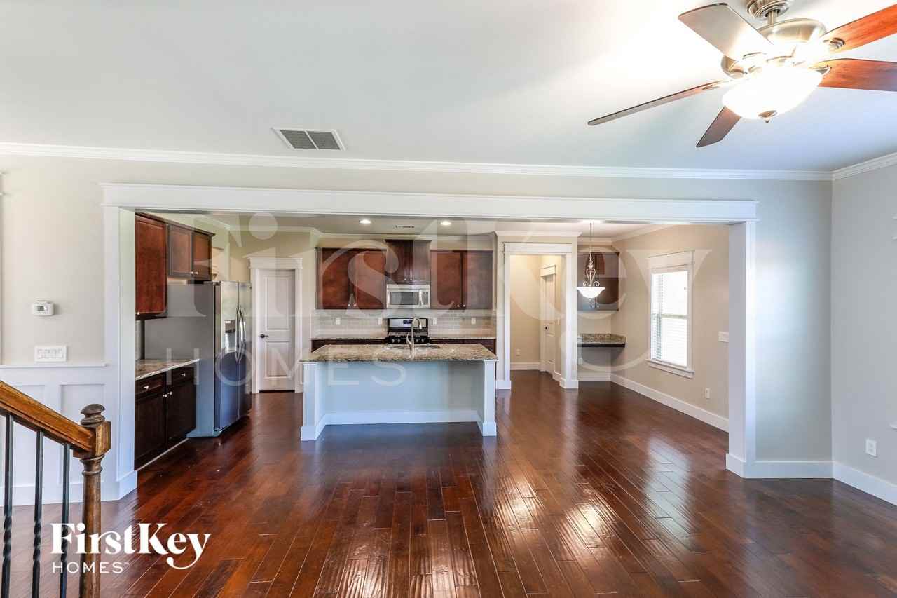 4518 Abbey Ln - Photo 4 of 15