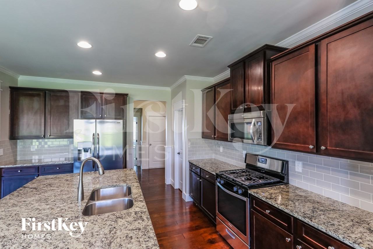 4518 Abbey Ln - Photo 5 of 15