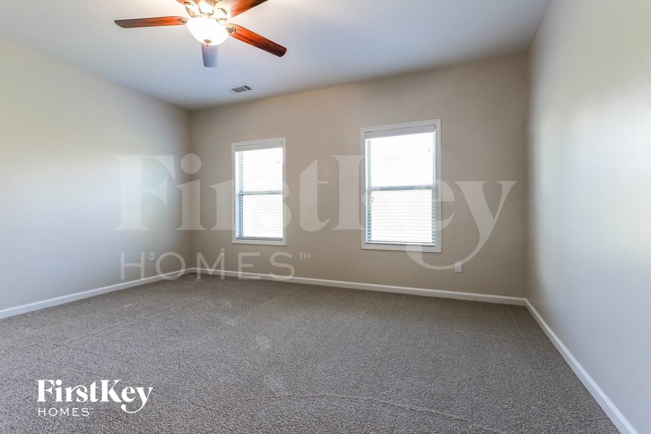 4518 Abbey Ln - Photo 6 of 15