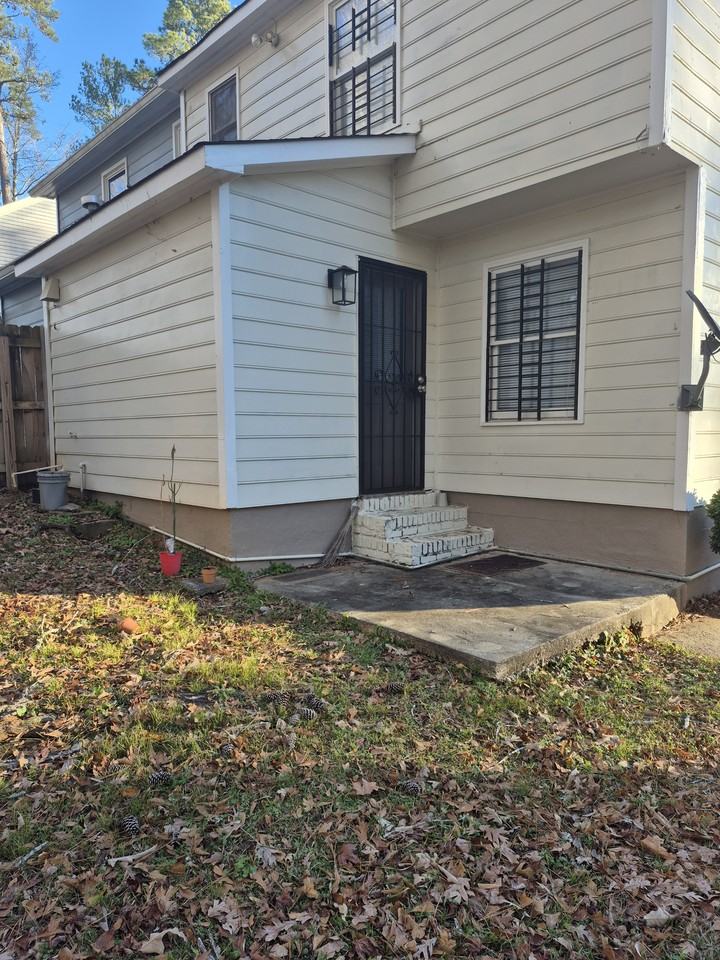 130 Springdale Ct #1 - Photo 3 of 13