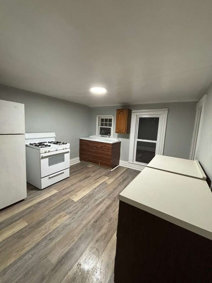 371 N Mulberry St #2 - Photo 6 of 10