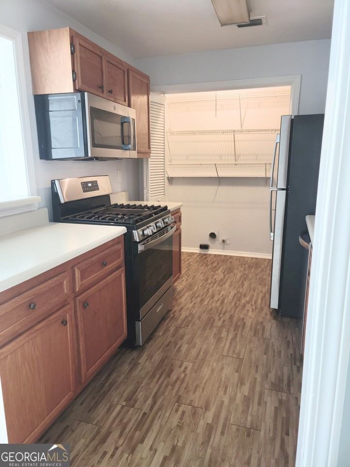 407 Berkeley Woods Dr Unit 407 #407 - Photo 5 of 15