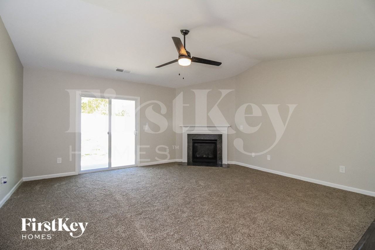 6413 Bentbrush St - Photo 3 of 15