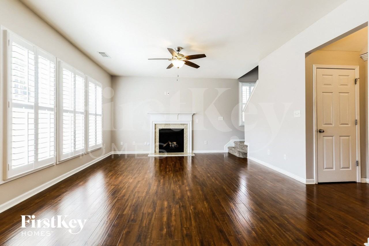 2439 White Alder Dr - Photo 2 of 15