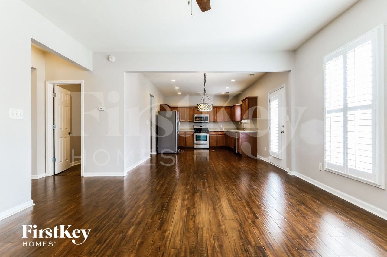 2439 White Alder Dr - Photo 3 of 15