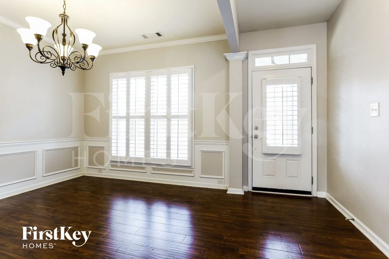 2439 White Alder Dr - Photo 4 of 15