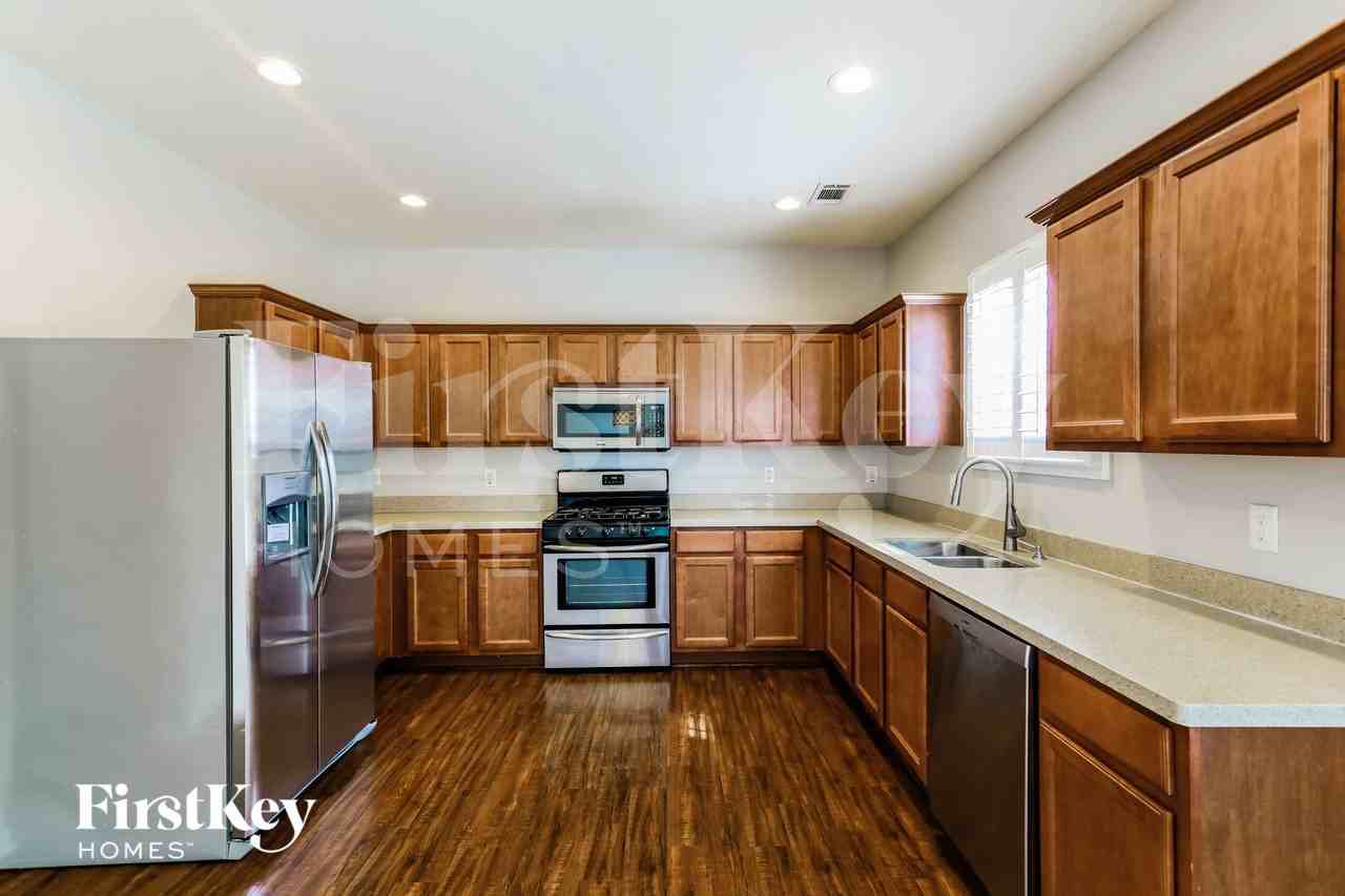 2439 White Alder Dr - Photo 5 of 15