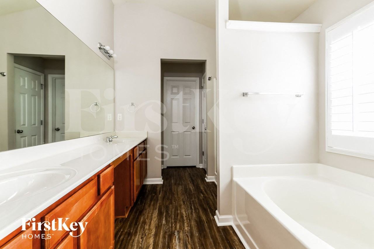 2439 White Alder Dr - Photo 7 of 15