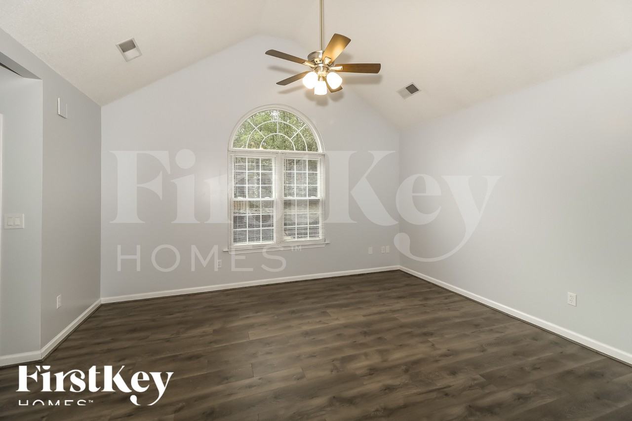 1450 Eaglecreek Trl - Photo 3 of 18