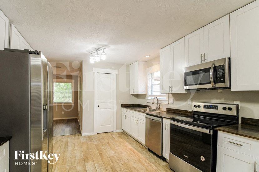 2618 N Woodloch St - Photo 7 of 15