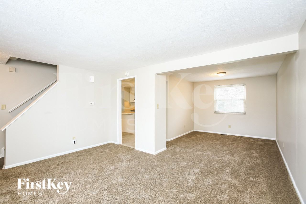 8307 Autumn Mill Ct - Photo 3 of 16