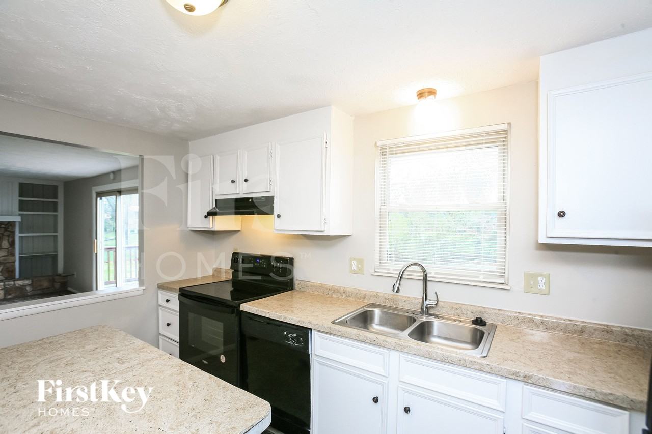 8307 Autumn Mill Ct - Photo 5 of 16