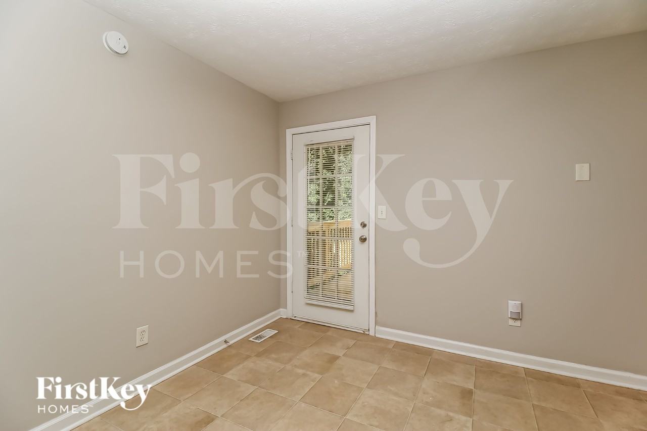 8215 Collier St Sw - Photo 5 of 16