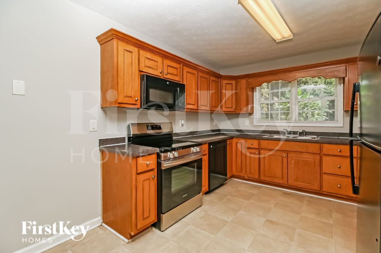 8215 Collier St Sw - Photo 6 of 16