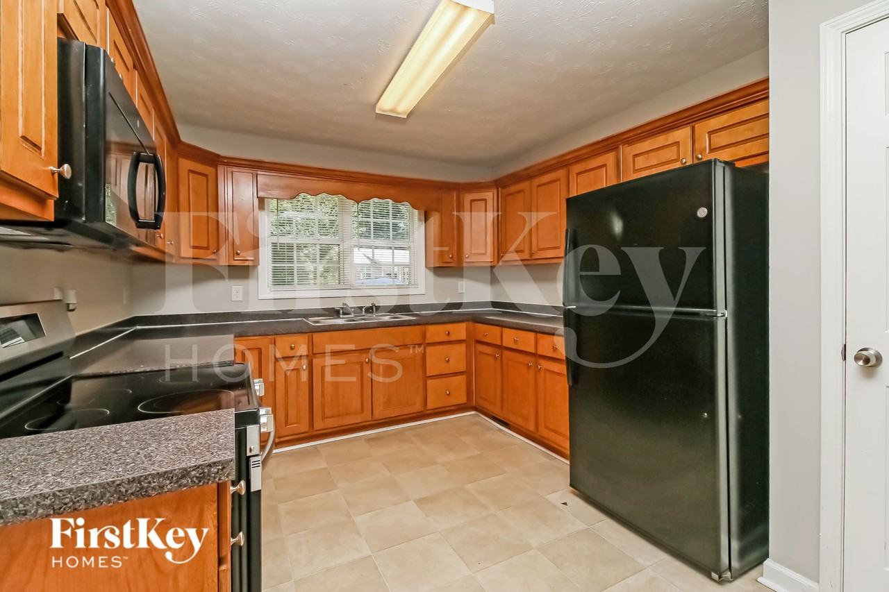 8215 Collier St Sw - Photo 7 of 16