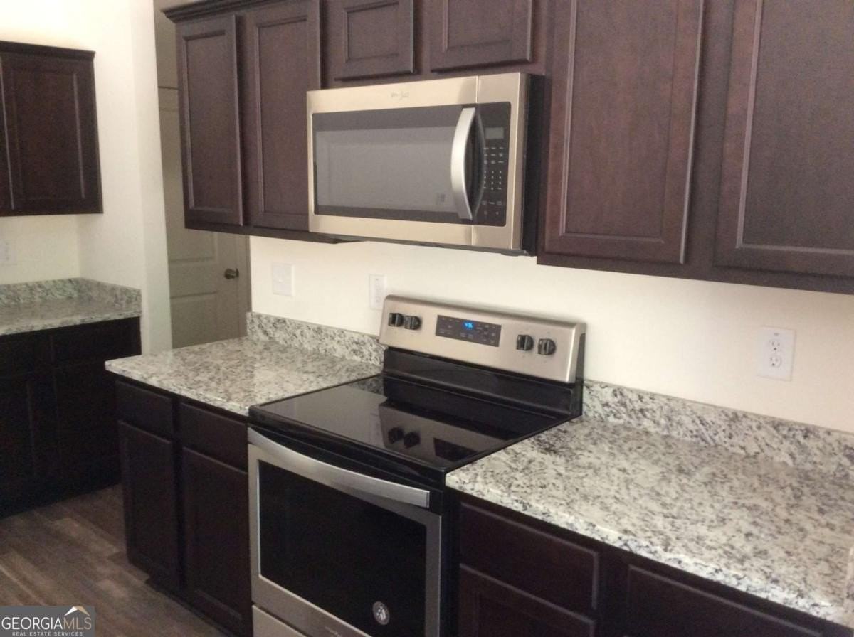 7288 Emma Ct - Photo 6 of 32