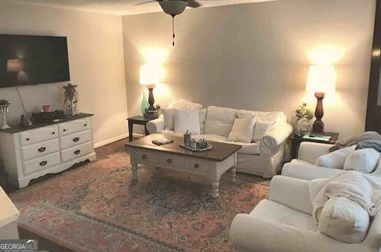 1080 Maple Cir - Photo 2 of 14