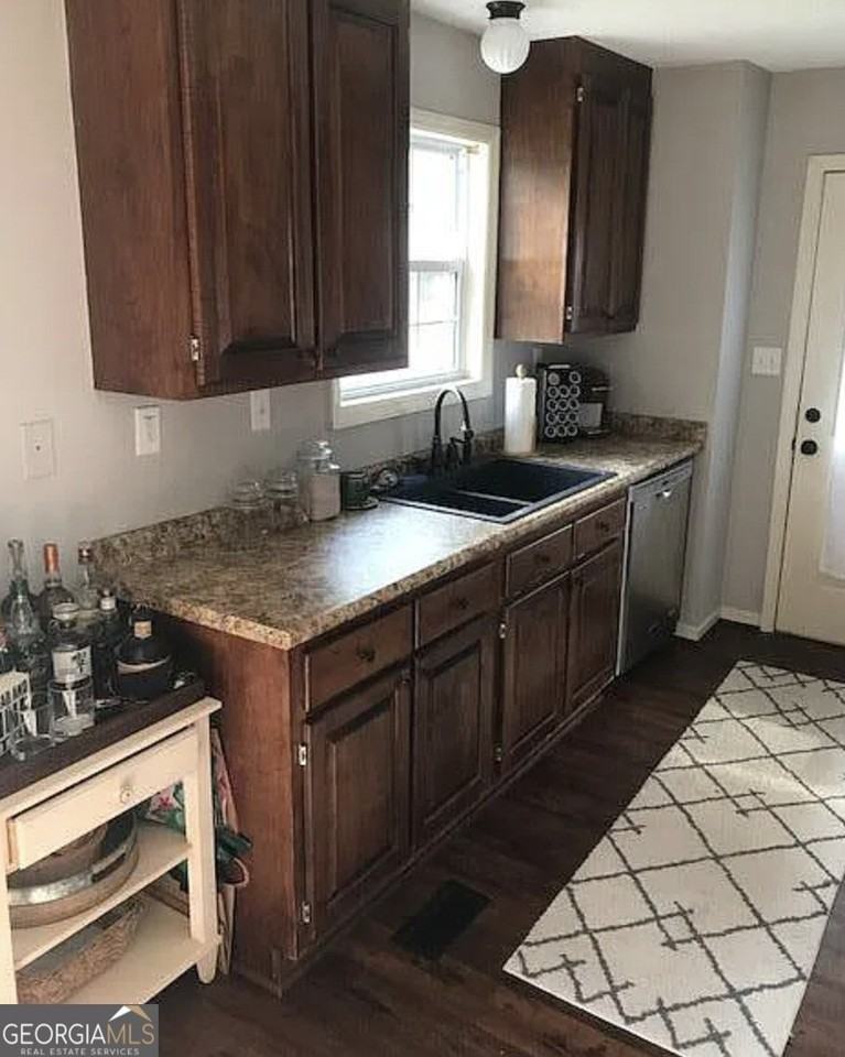 1080 Maple Cir - Photo 3 of 14