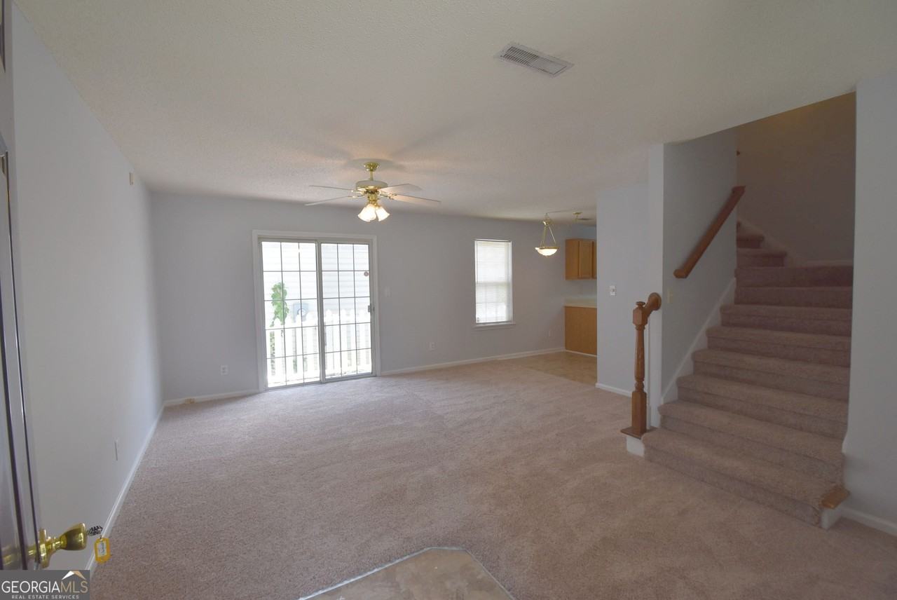 147 S Fairfield Dr - Photo 3 of 35