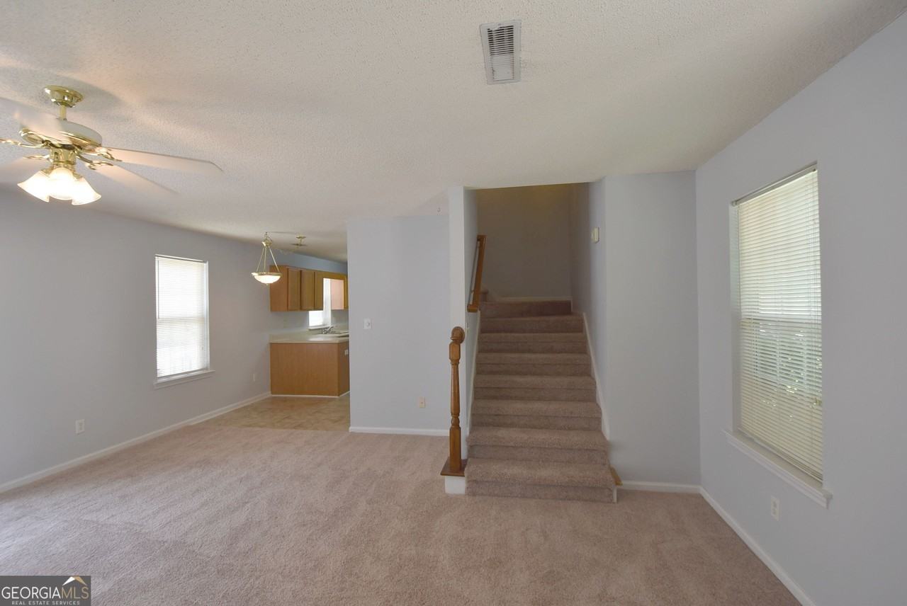 147 S Fairfield Dr - Photo 4 of 35