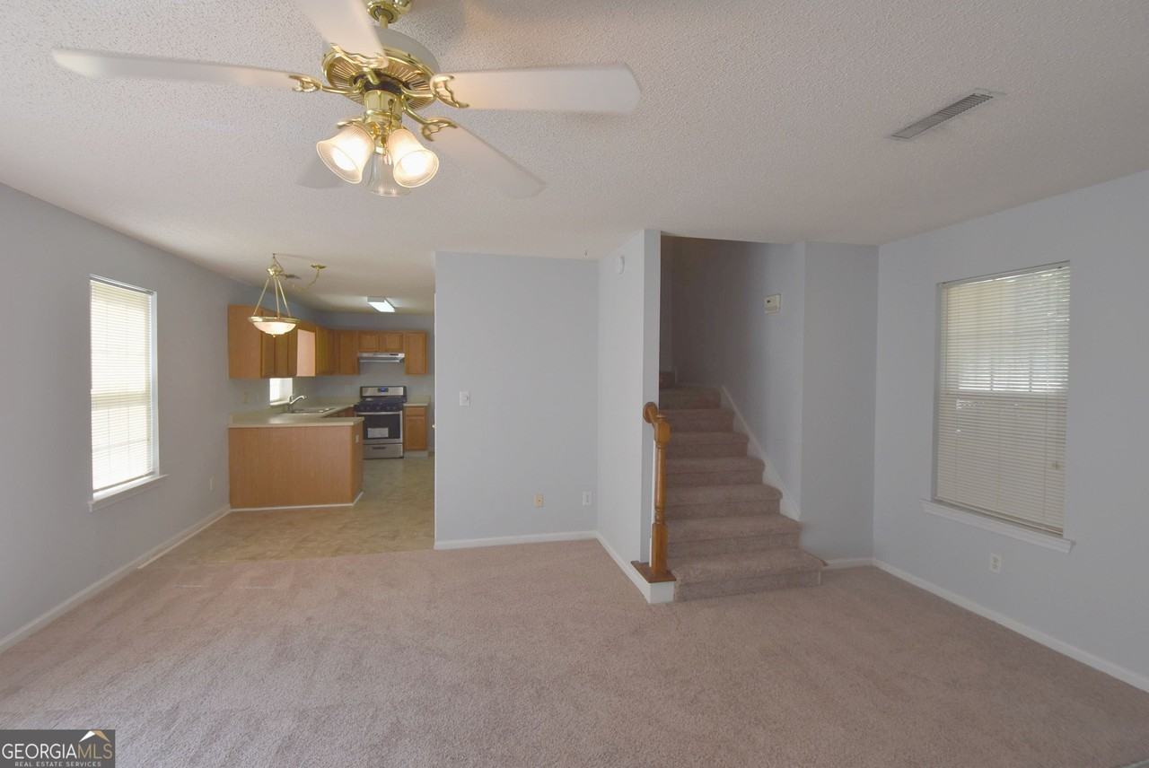 147 S Fairfield Dr - Photo 6 of 35