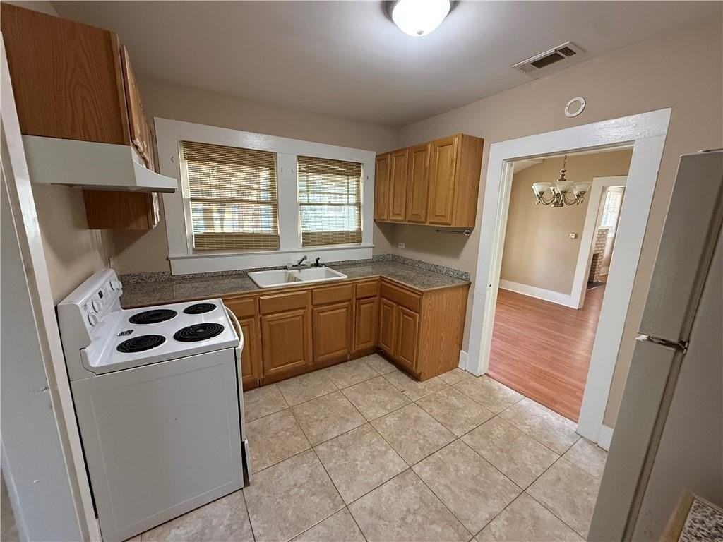 135 N Carlen St - Photo 5 of 13