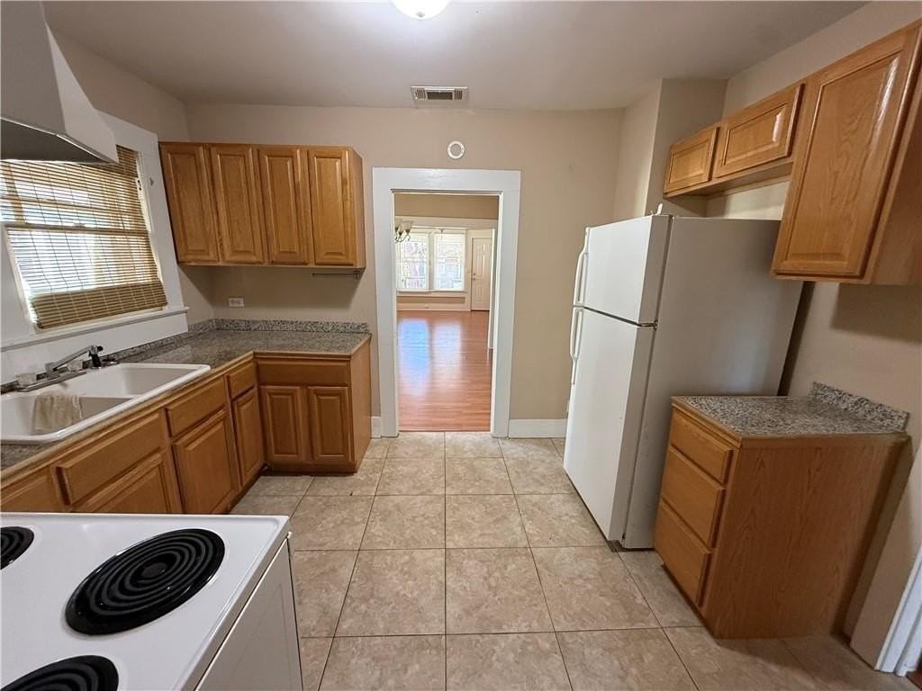 135 N Carlen St - Photo 6 of 13