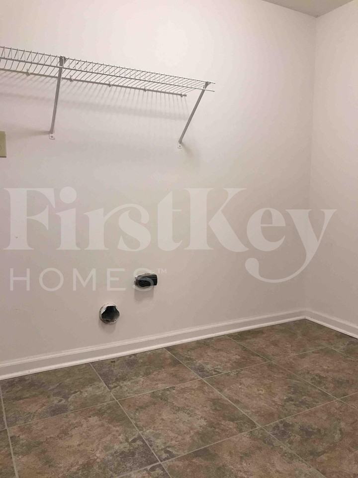 5851 Tybalt Ln - Photo 7 of 19