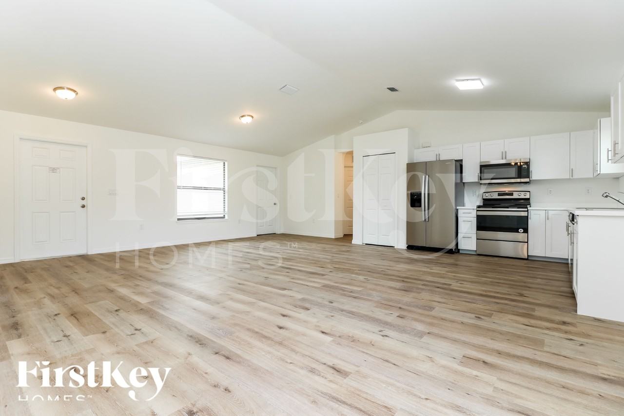50 Queen Ct - Photo 2 of 15