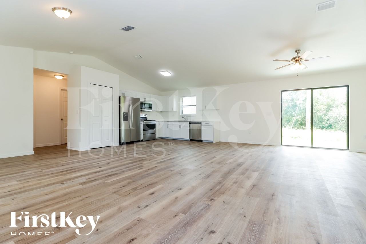 50 Queen Ct - Photo 3 of 15