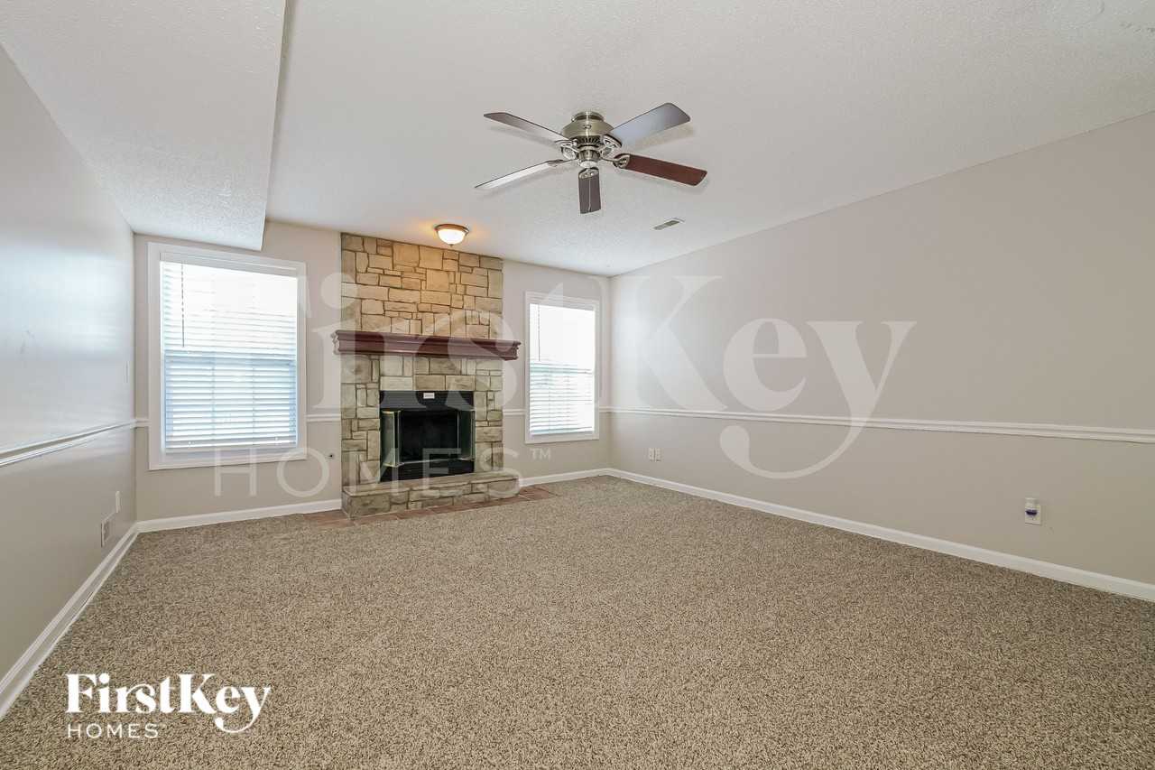 409 Sandra Ln - Photo 3 of 19