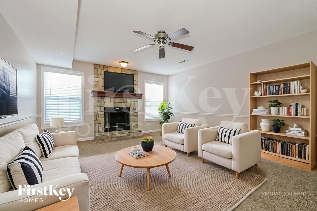 409 Sandra Ln - Photo 4 of 19