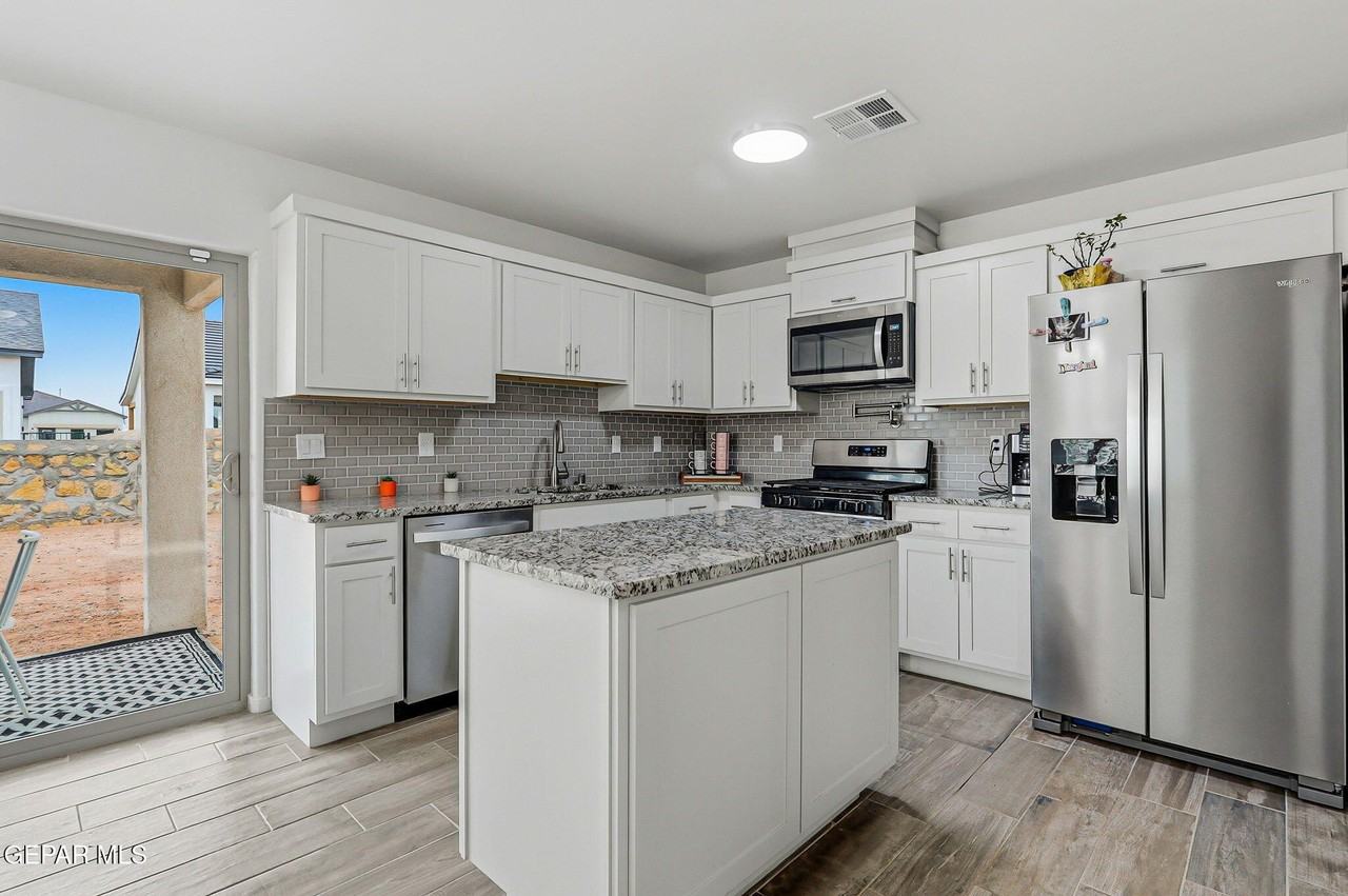 15252 Apex Ct - Photo 5 of 36