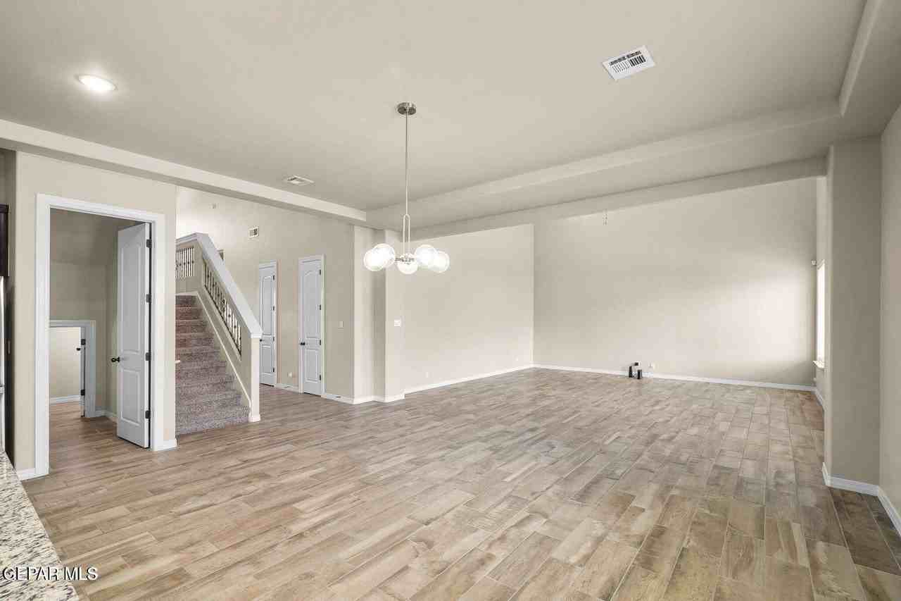 6148 Oleaster Dr - Photo 6 of 32