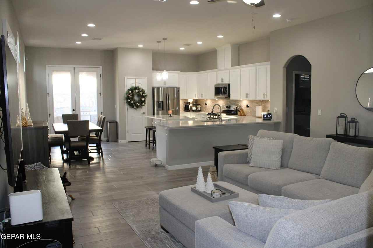 754 Flexford St - Photo 2 of 18