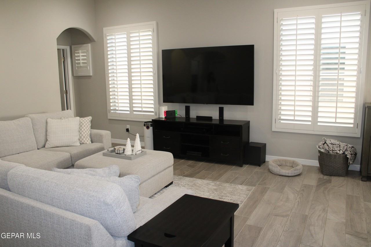 754 Flexford St - Photo 3 of 18