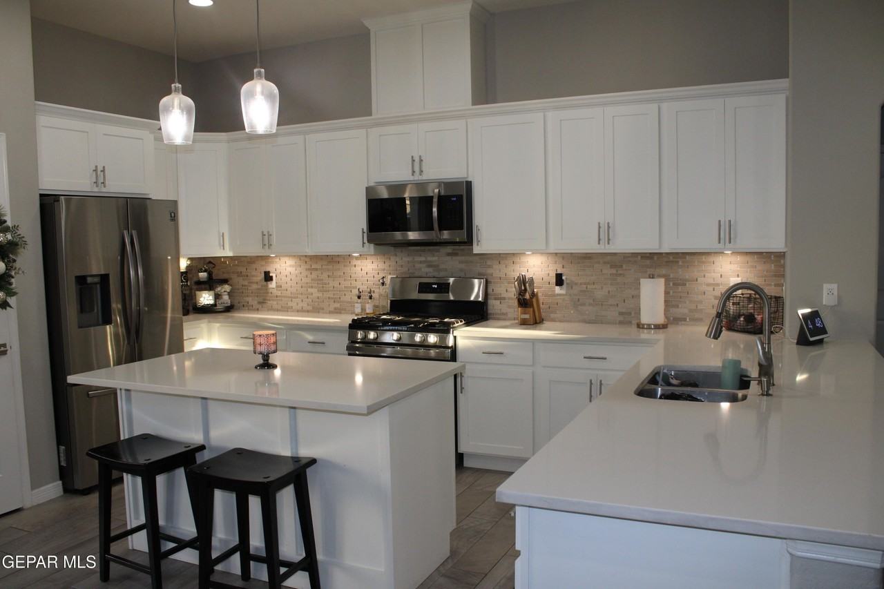 754 Flexford St - Photo 4 of 18