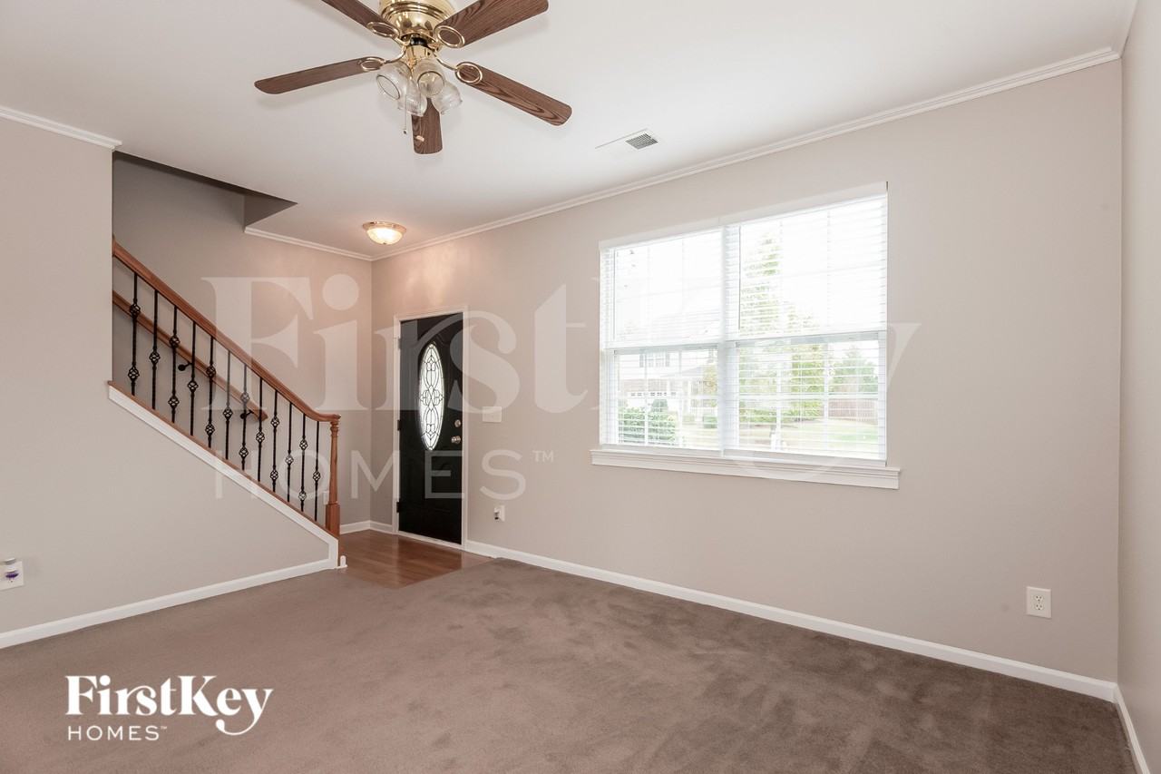 2329 Nettleton Ct - Photo 3 of 18